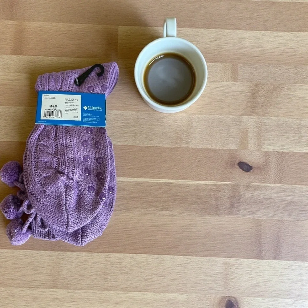 Columbia Cozy Socks Women's Lavender‎ Purple Pom Pom Non-Skid One Pair Size 4-10